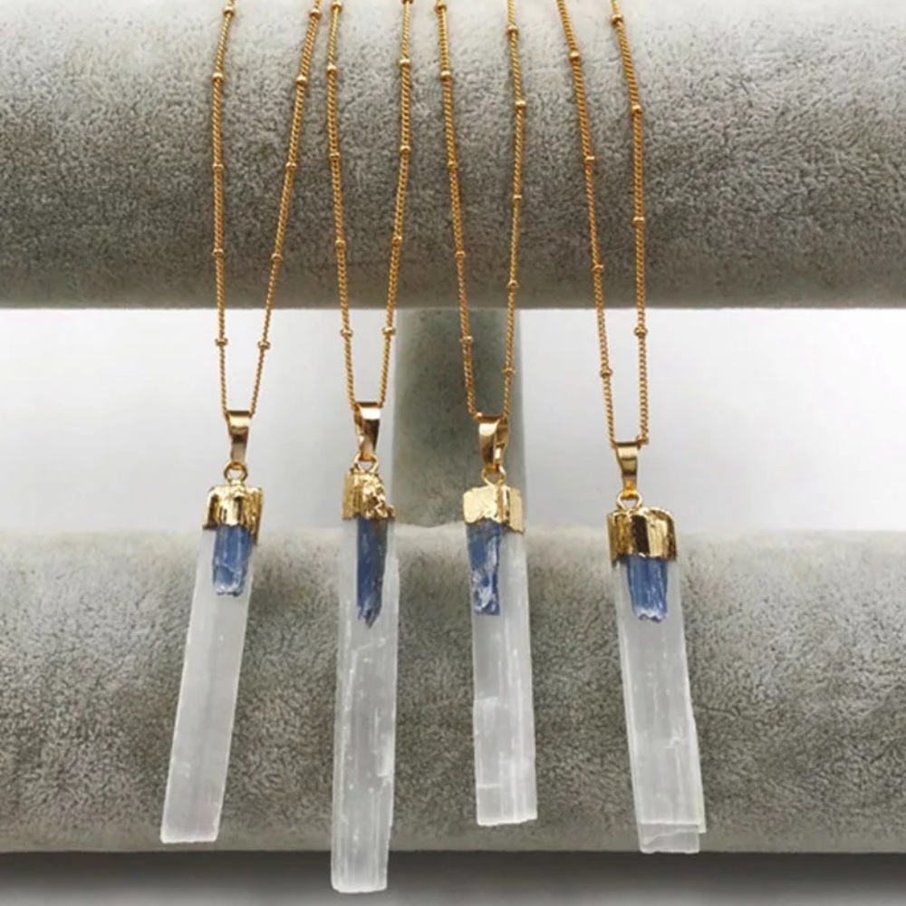 White selenite necklace ✨ gold chain